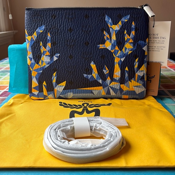 🪸  MCM AREN CROSSBODY POUCH IN CUBIC CORAL VISETOS 🪸 NWT 🪸 - Picture 10 of 16